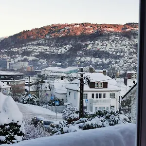Appartement Spacious And Beautiful In With Free Parking, Bergen